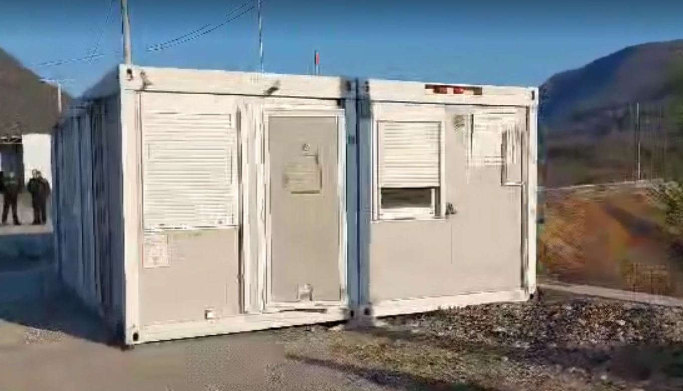 Vendvotimi të Stacioni i Autobusëve në Mitrovicën veriore hapet me 10 minuta vonesë